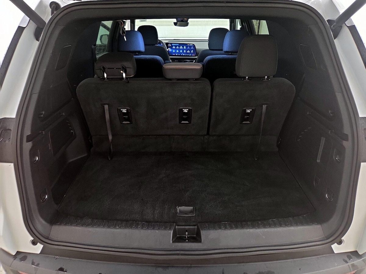 Trunk/Cargo (Seats Up)