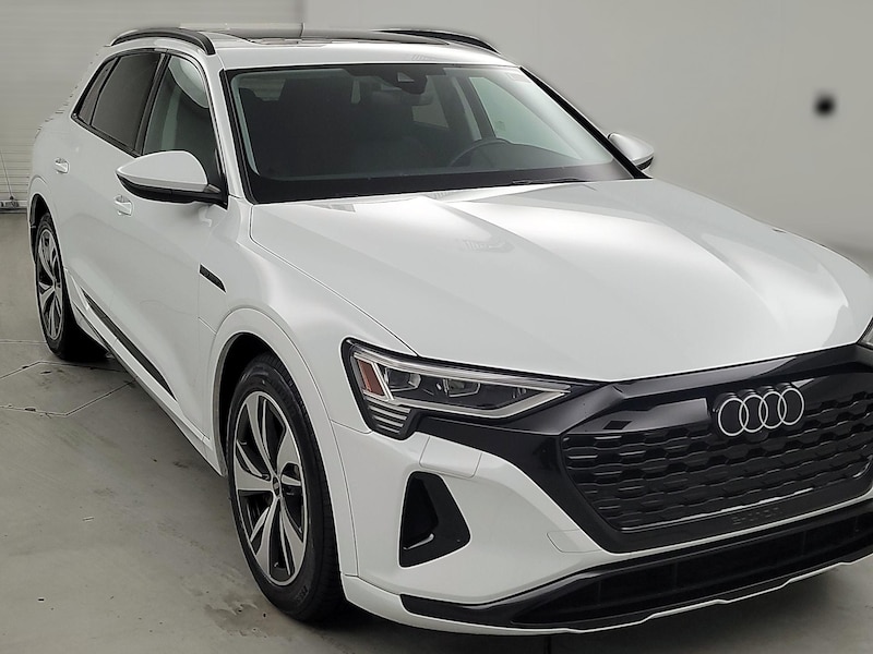 2024 Audi Q8 e-tron Premium