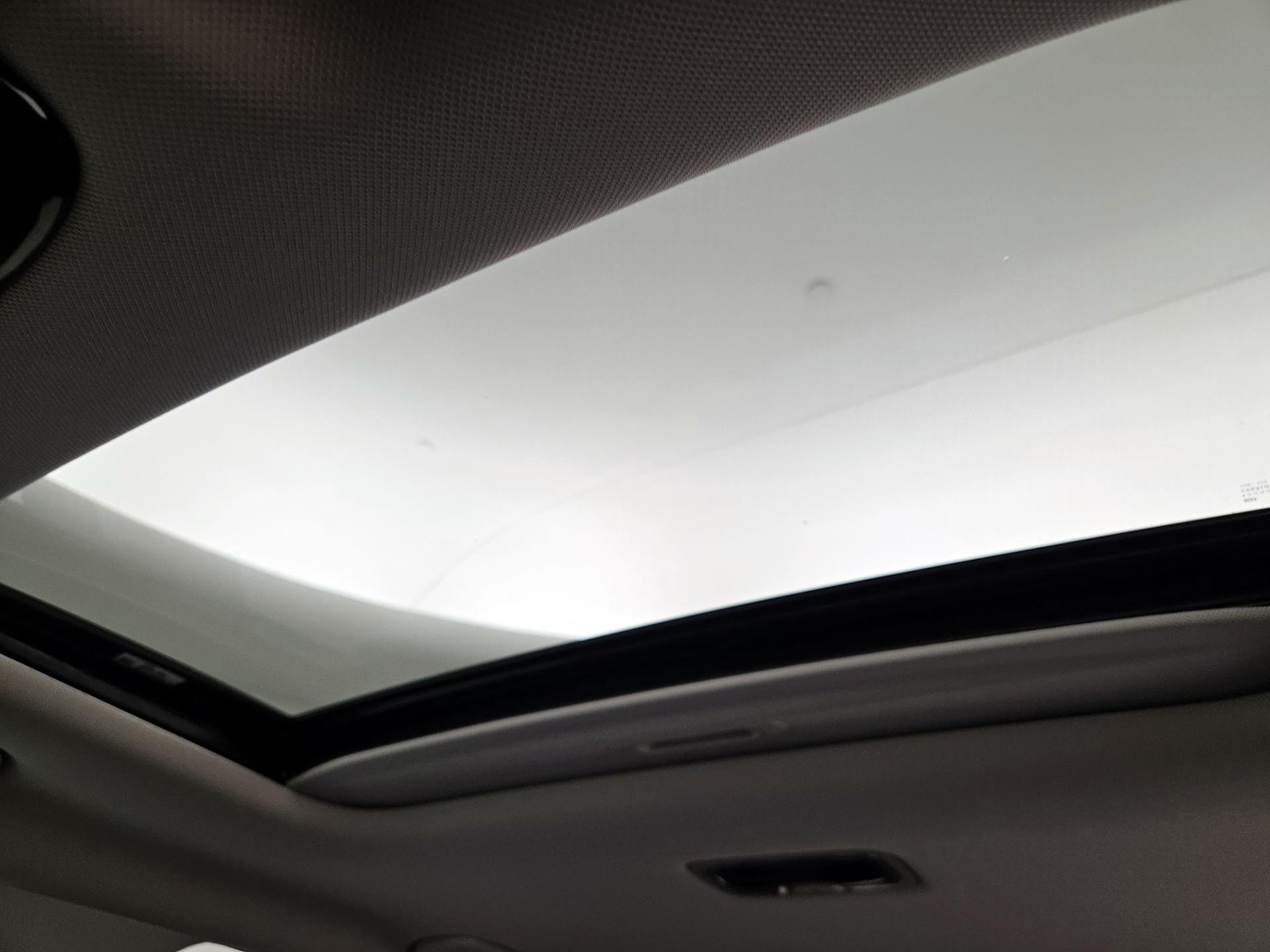 Sunroof(s) & Overhead Airbags