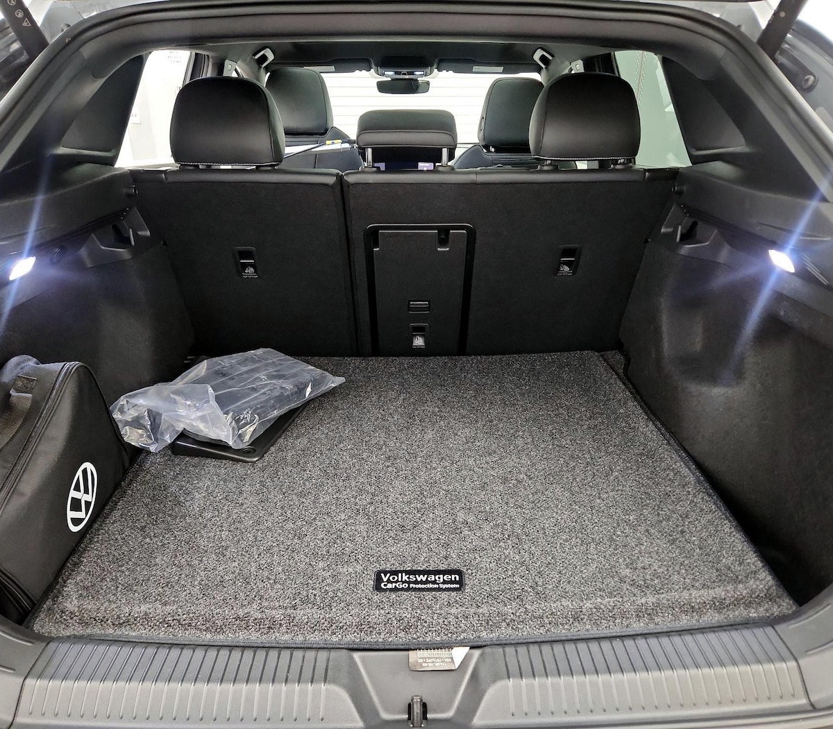 Trunk/Cargo (Seats Up)