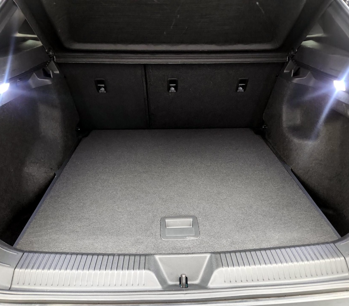 Trunk/Cargo (Seats Up)