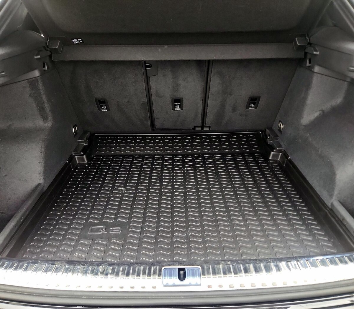 Trunk/Cargo (Seats Up)