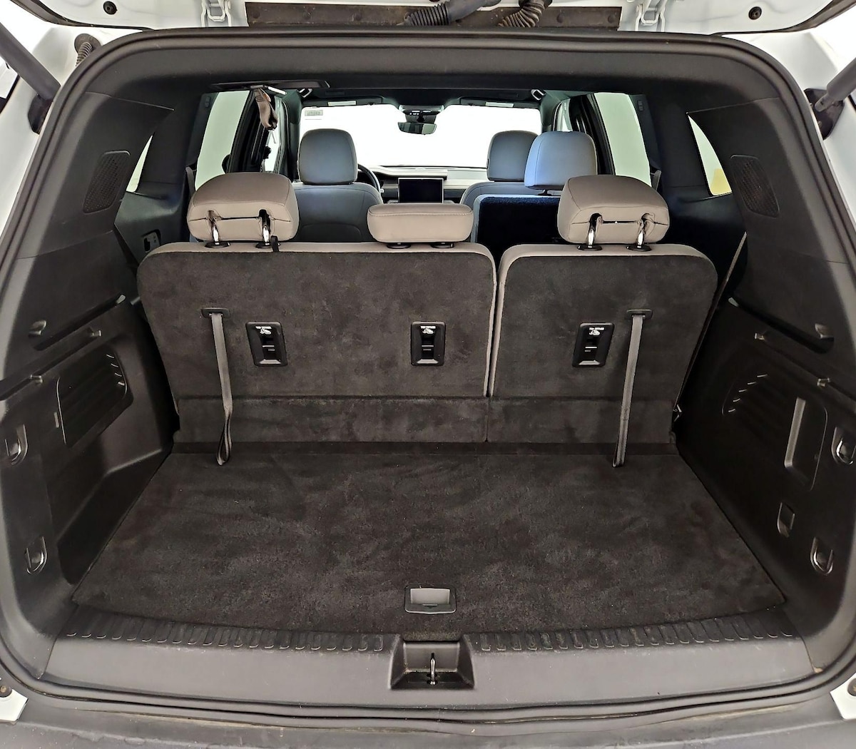 Trunk/Cargo (Seats Up)