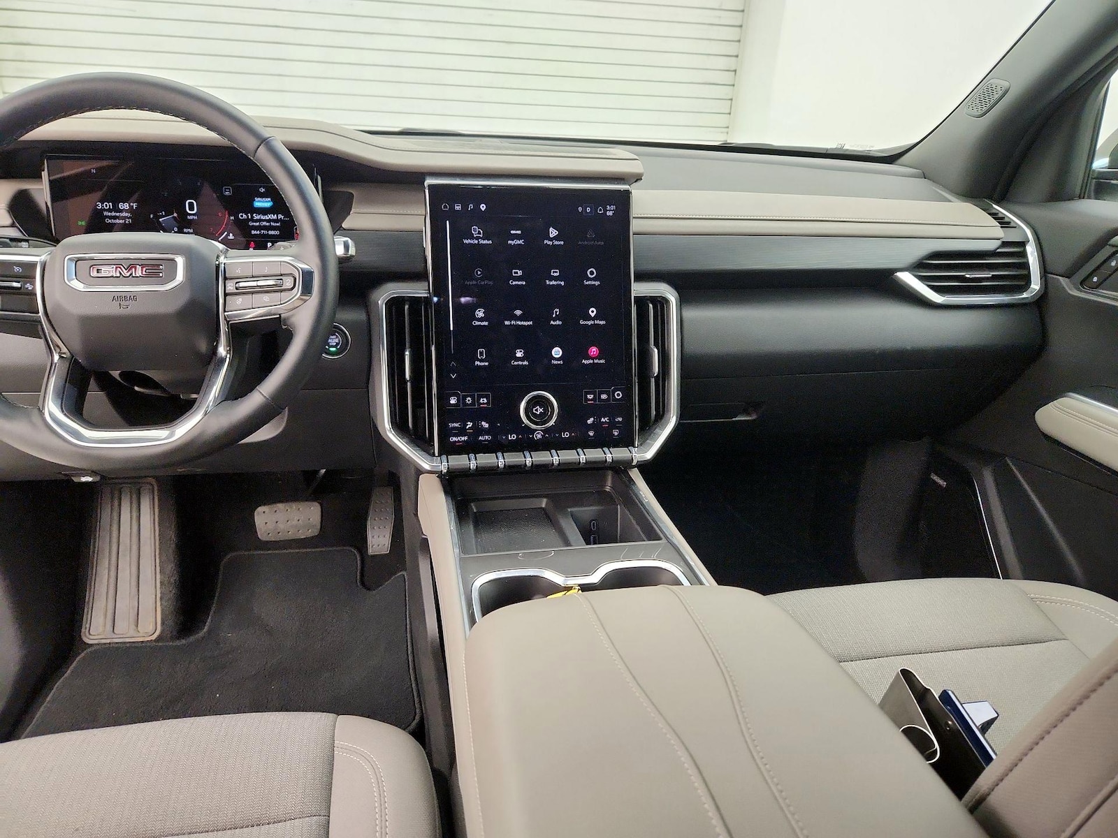 Apple CarPlay® & Android Auto™