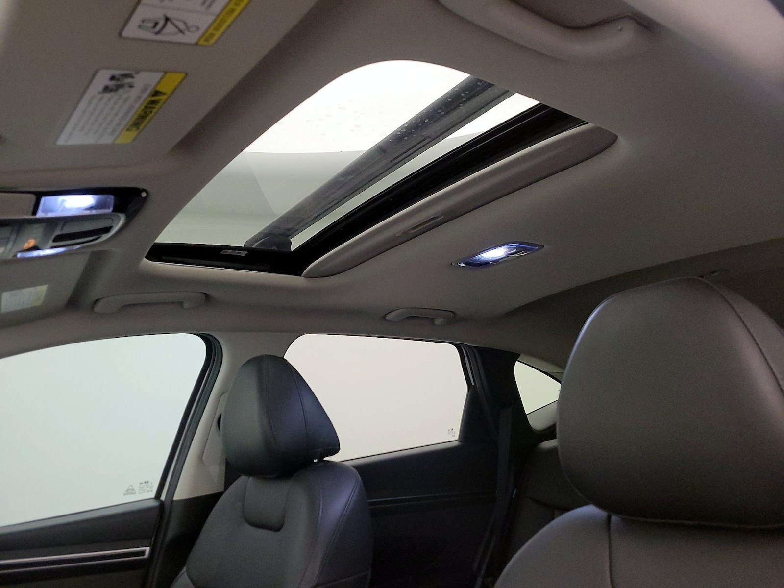 Sunroof(s) & Overhead Airbags