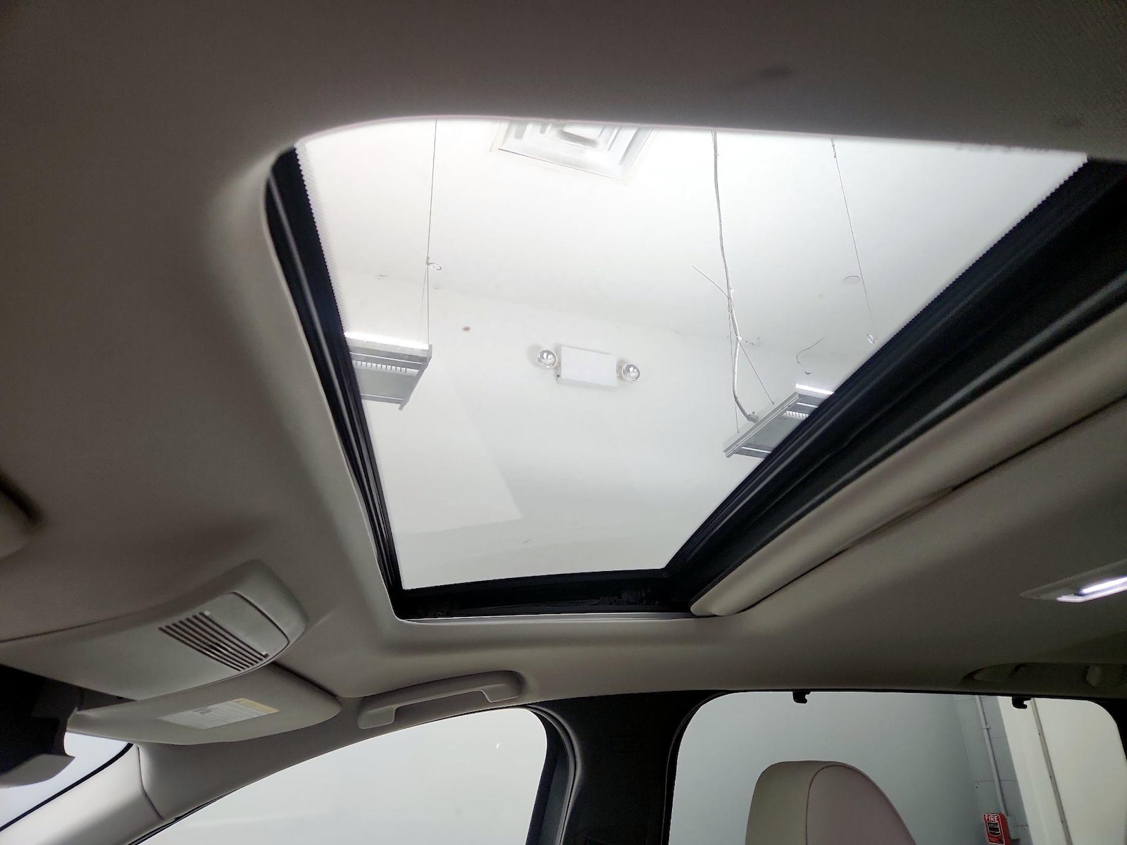 Sunroof(s) & Overhead Airbags