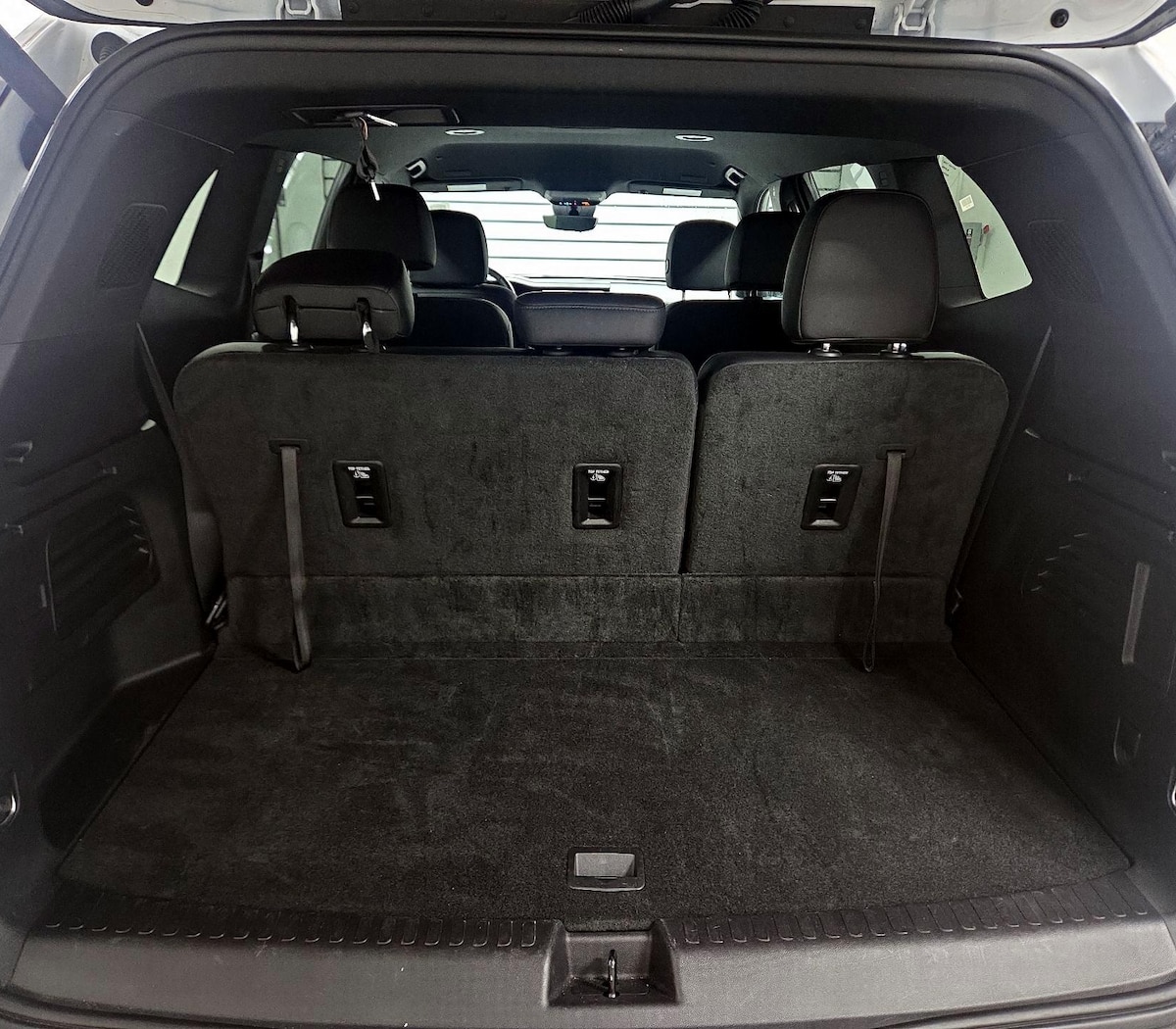 Trunk/Cargo (Seats Up)