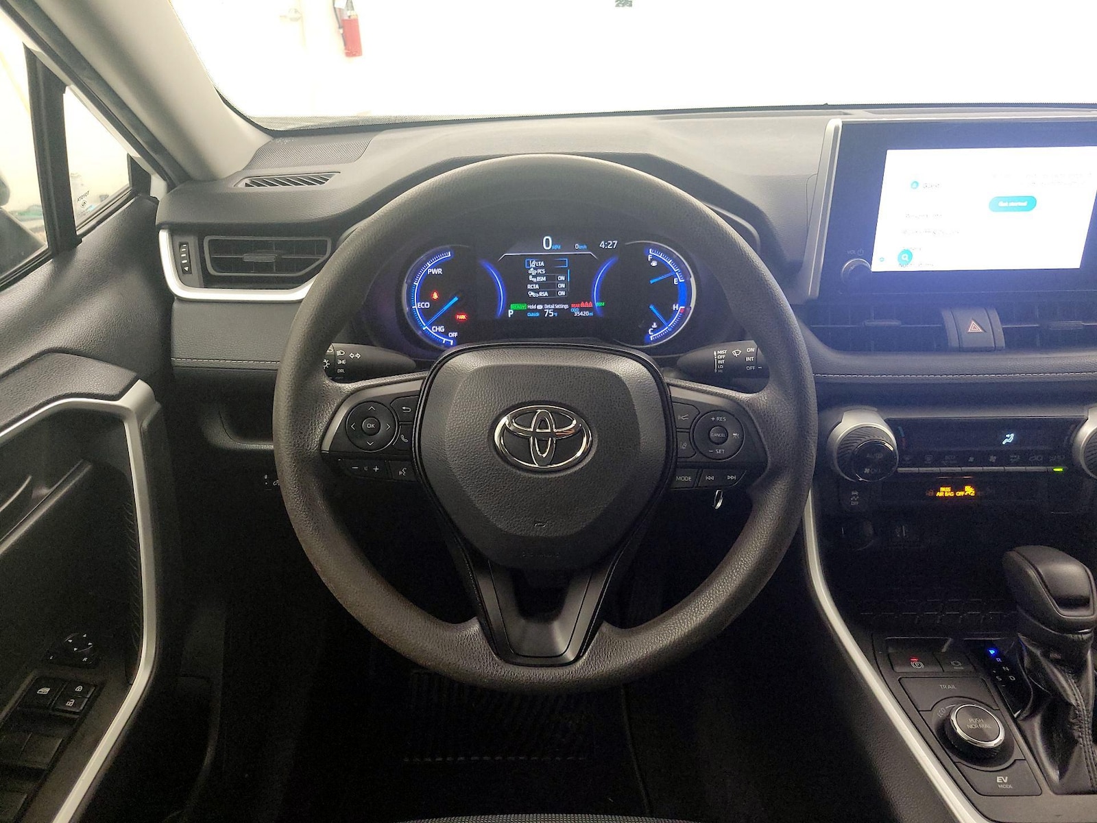 2024 Toyota RAV4 LE - Photo 11