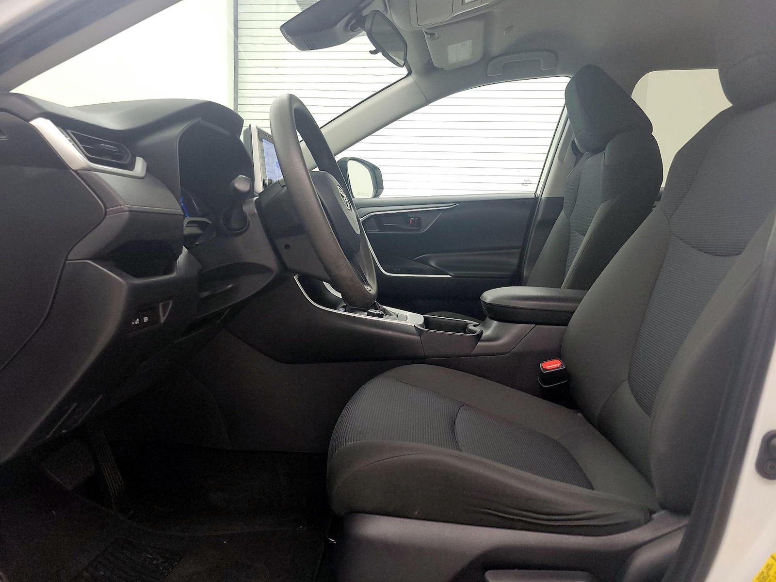 2024 Toyota RAV4 LE - Photo 12