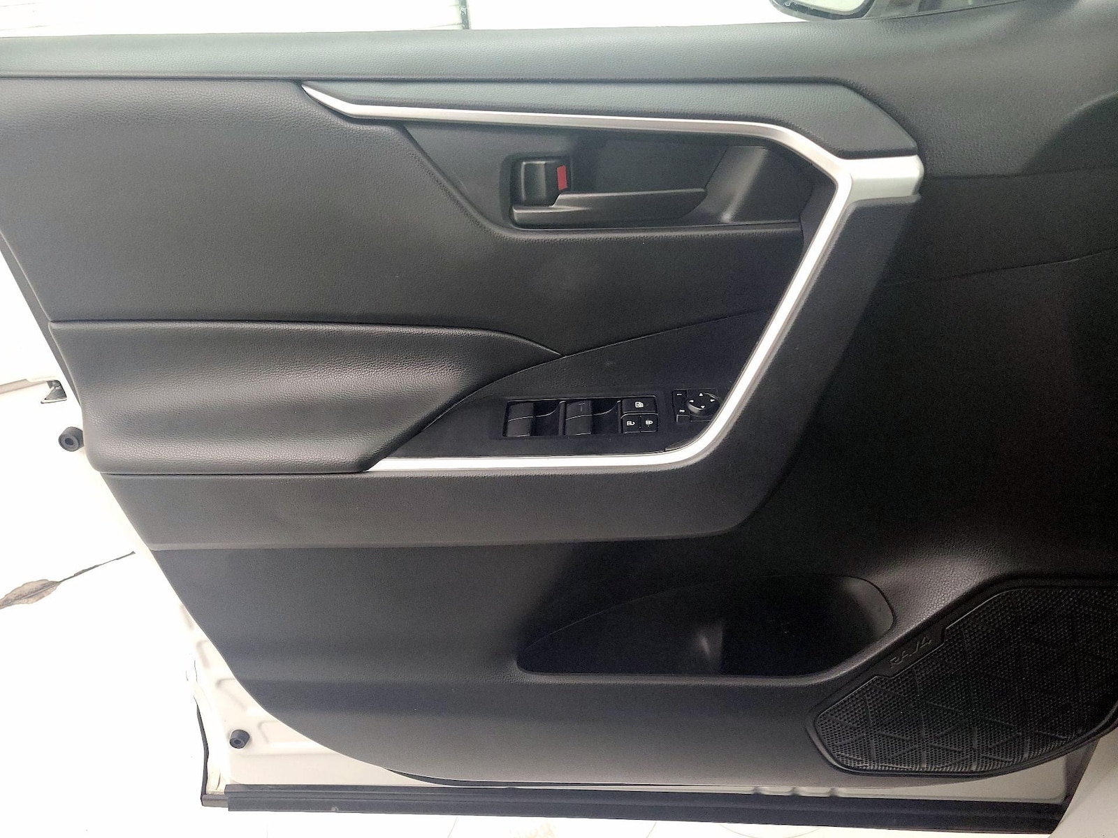 2024 Toyota RAV4 LE - Photo 13