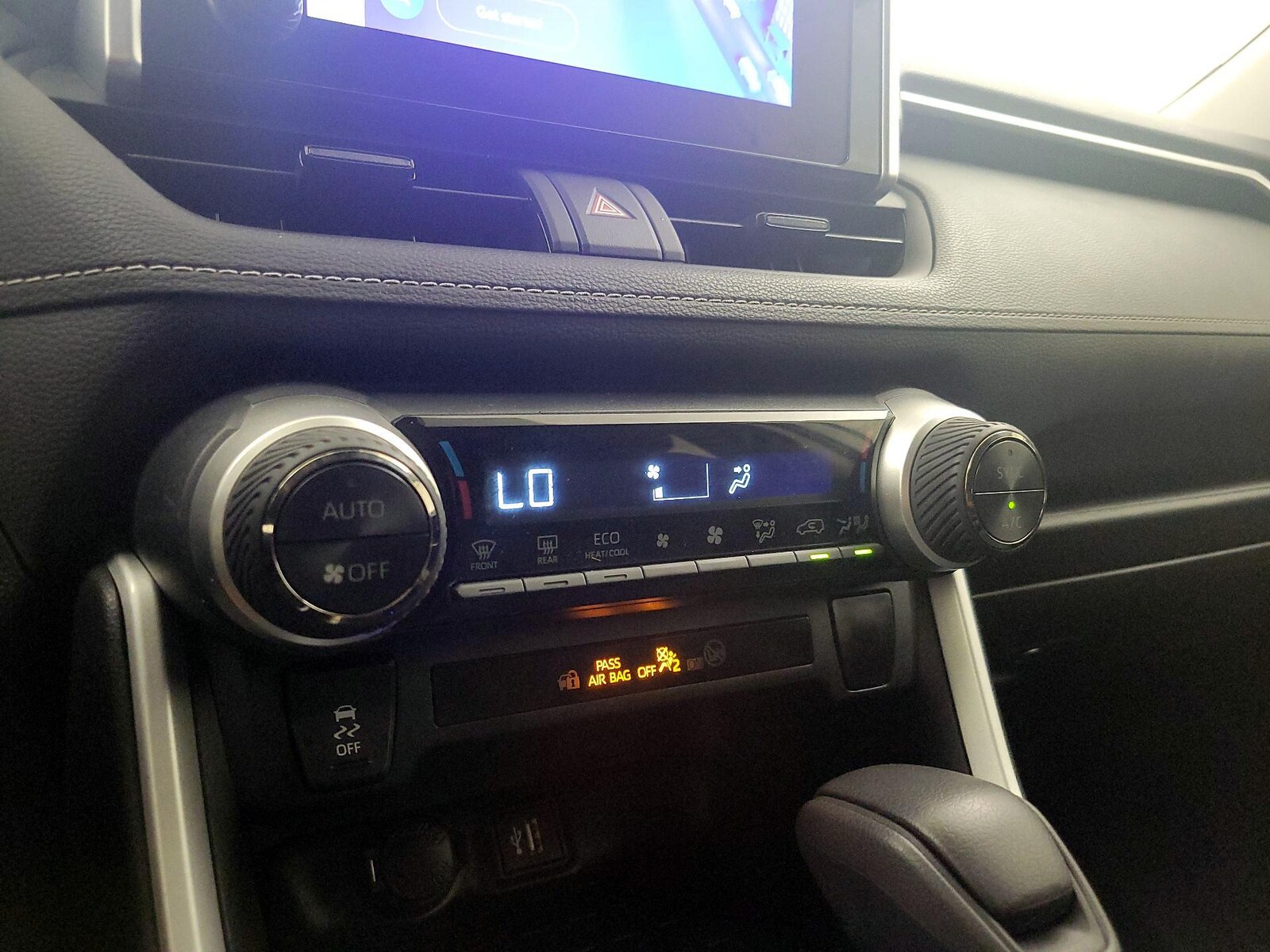 2024 Toyota RAV4 LE - Photo 17