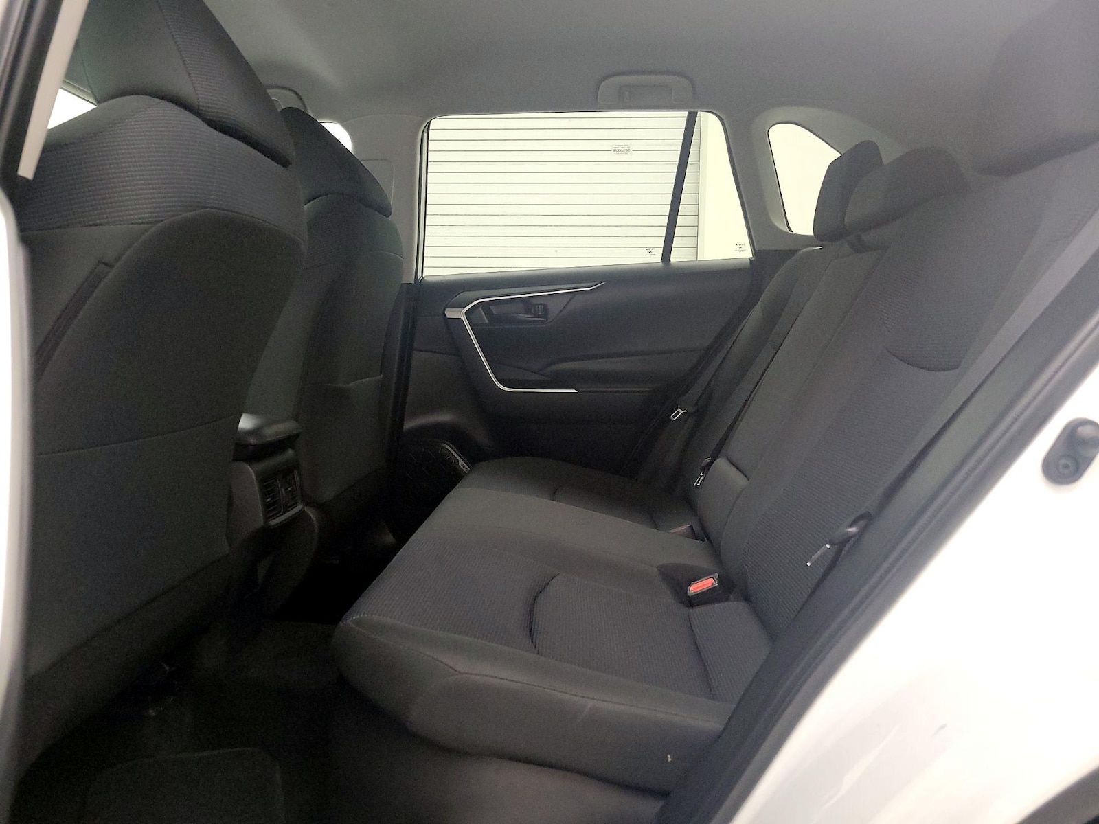 2024 Toyota RAV4 LE - Photo 20