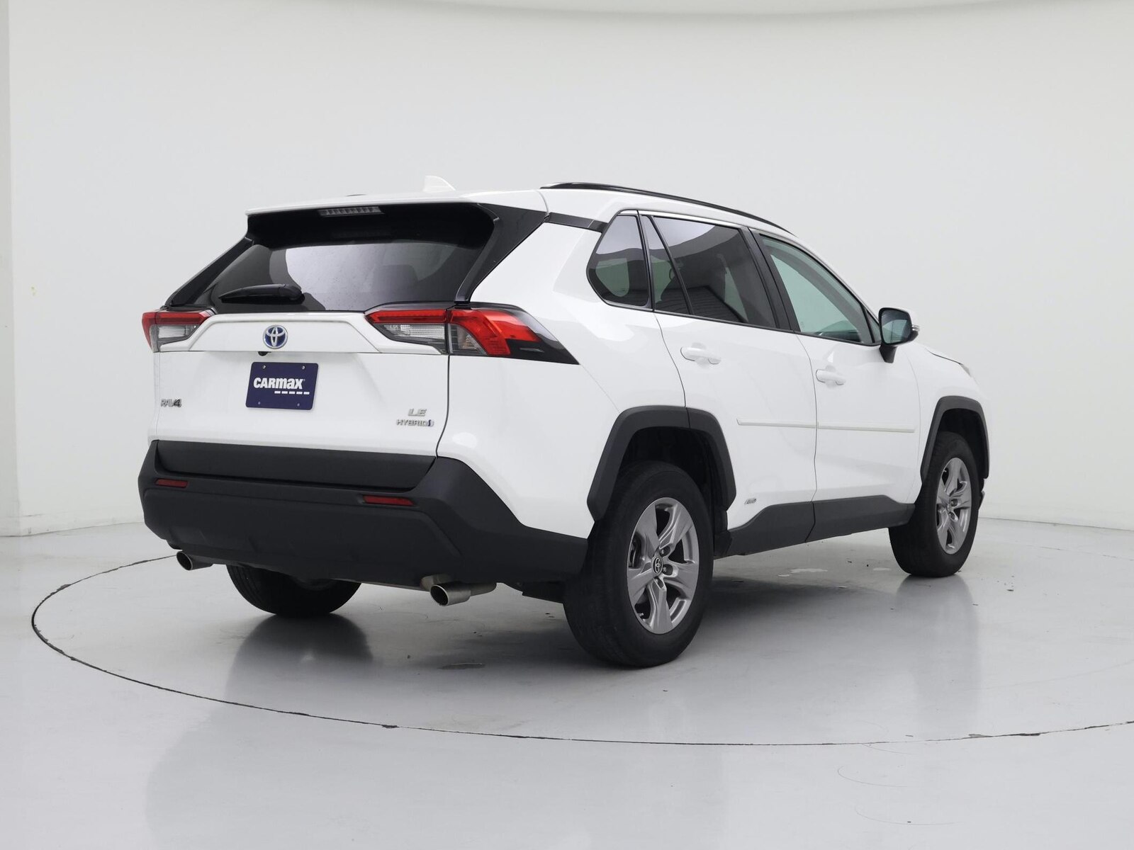 2024 Toyota RAV4 LE - Photo 9