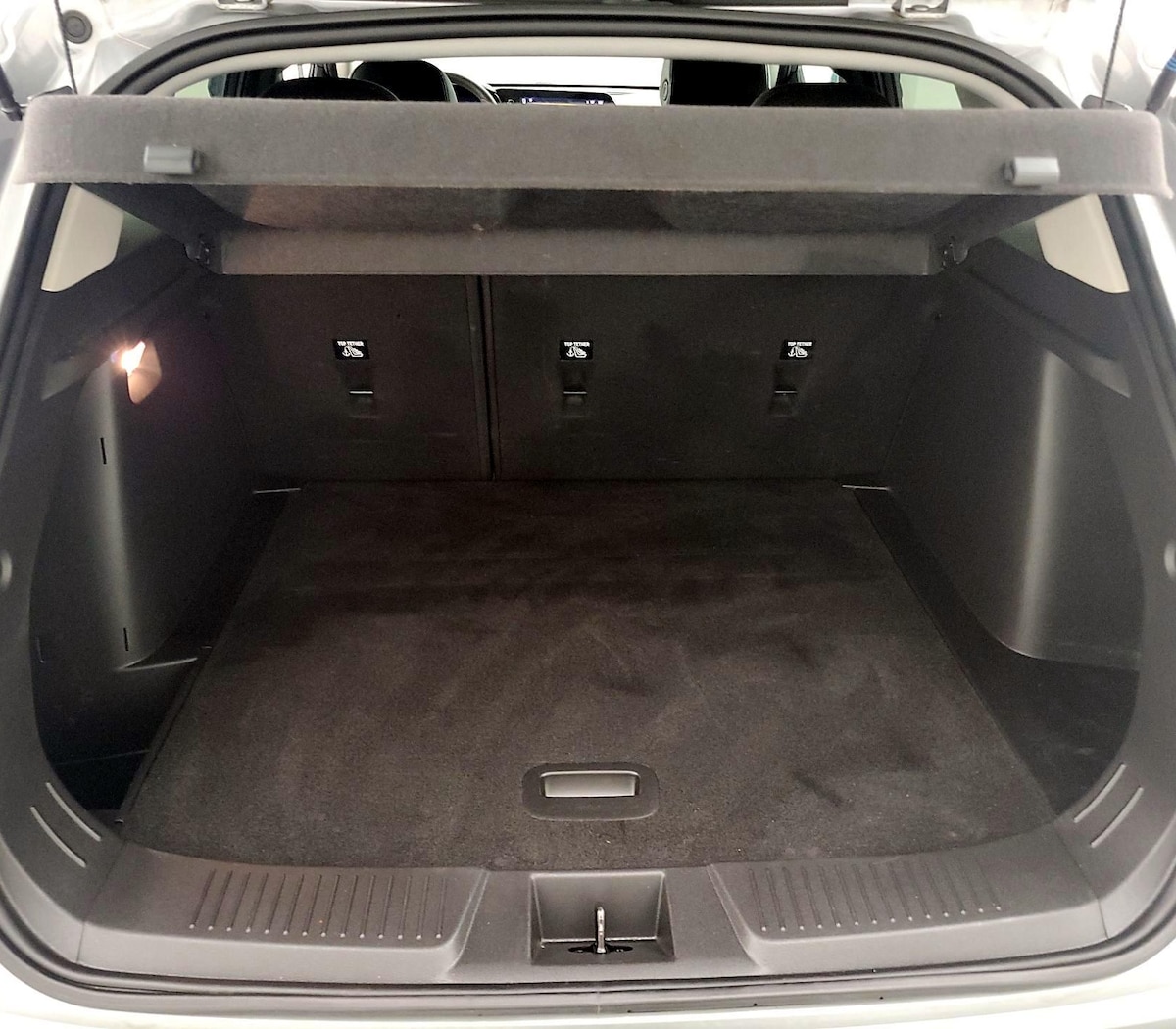 Trunk/Cargo (Seats Up)