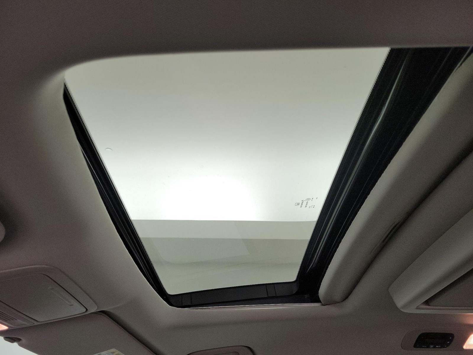 Sunroof(s) & Overhead Airbags