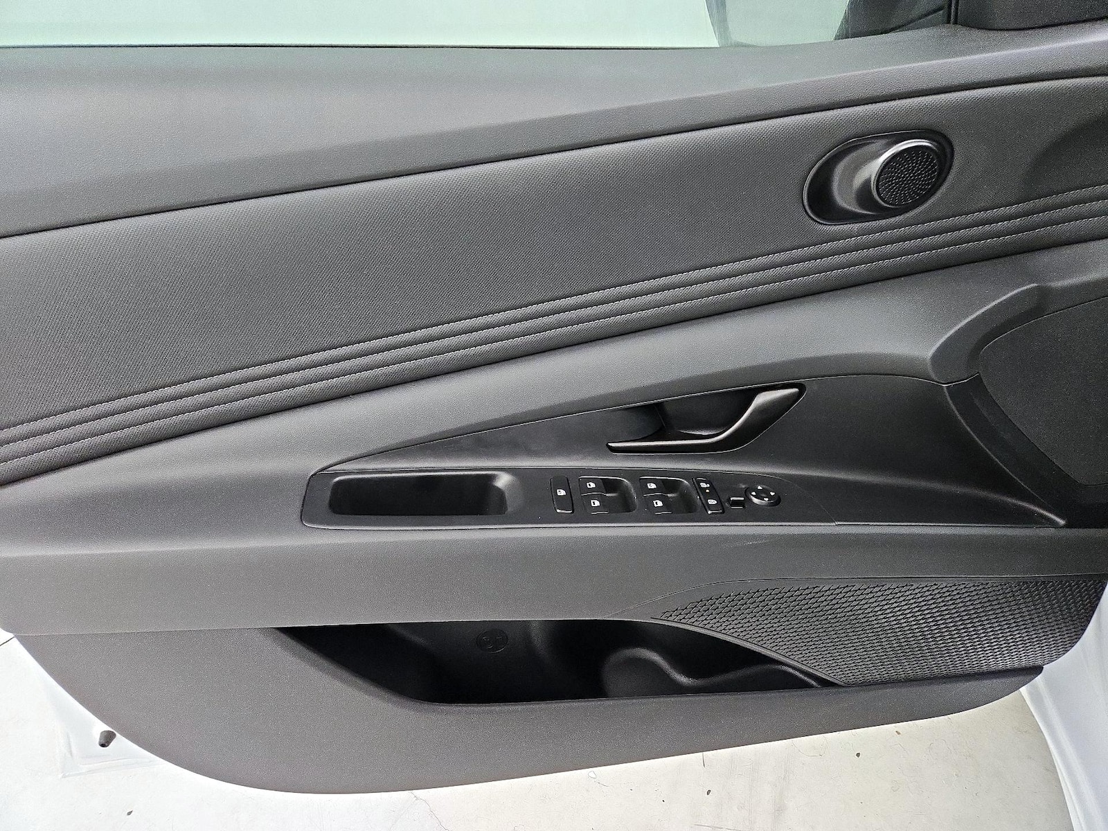 2025 Hyundai Elantra SEL - Photo 13