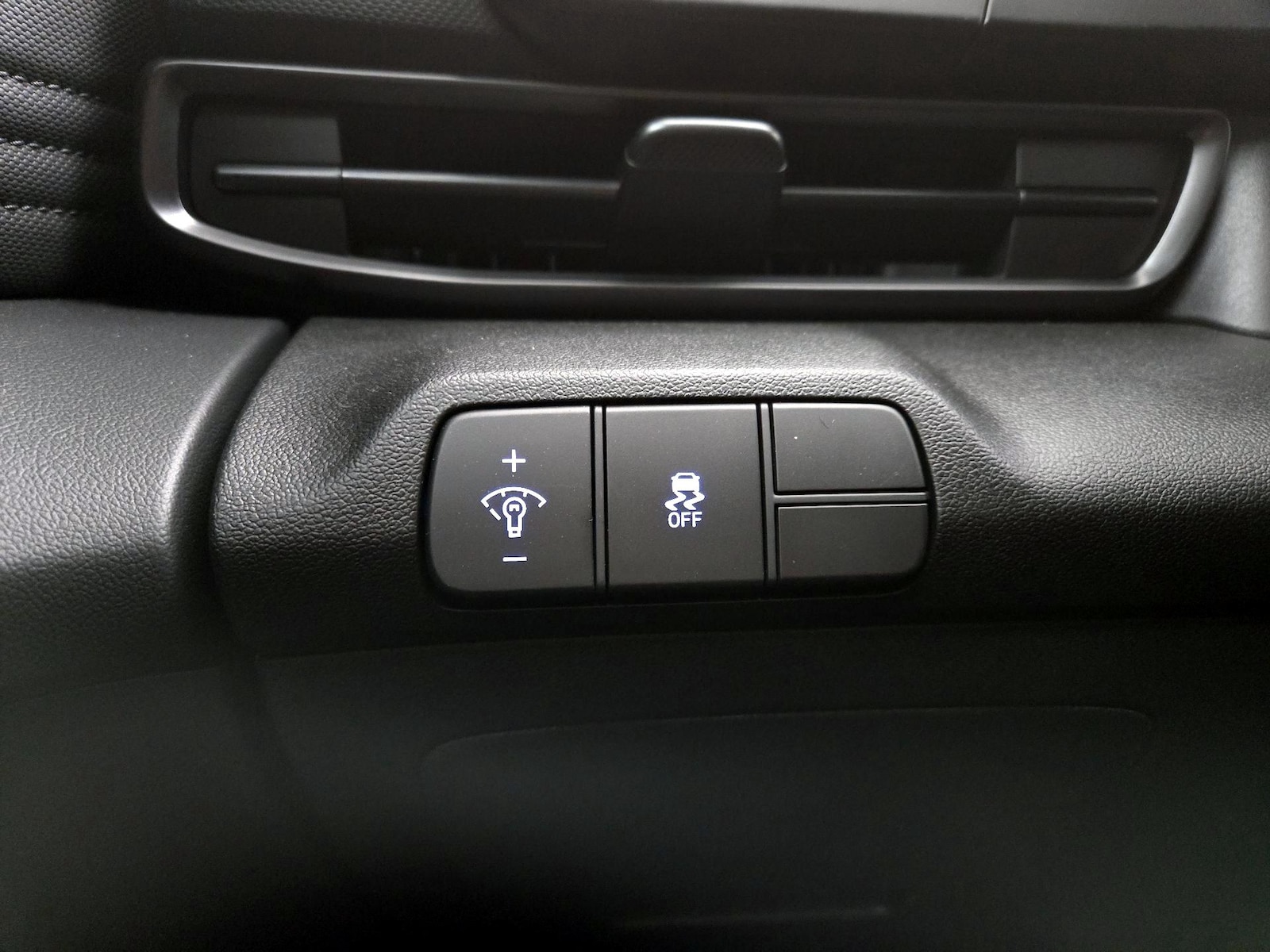 2025 Hyundai Elantra SEL - Photo 14