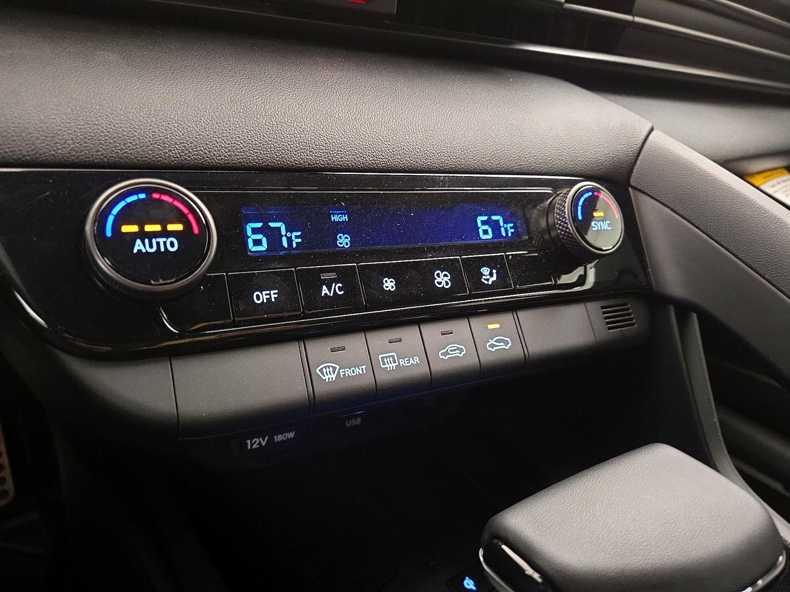2025 Hyundai Elantra SEL - Photo 17