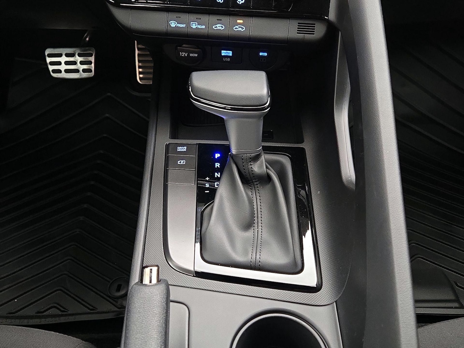 2025 Hyundai Elantra SEL - Photo 18