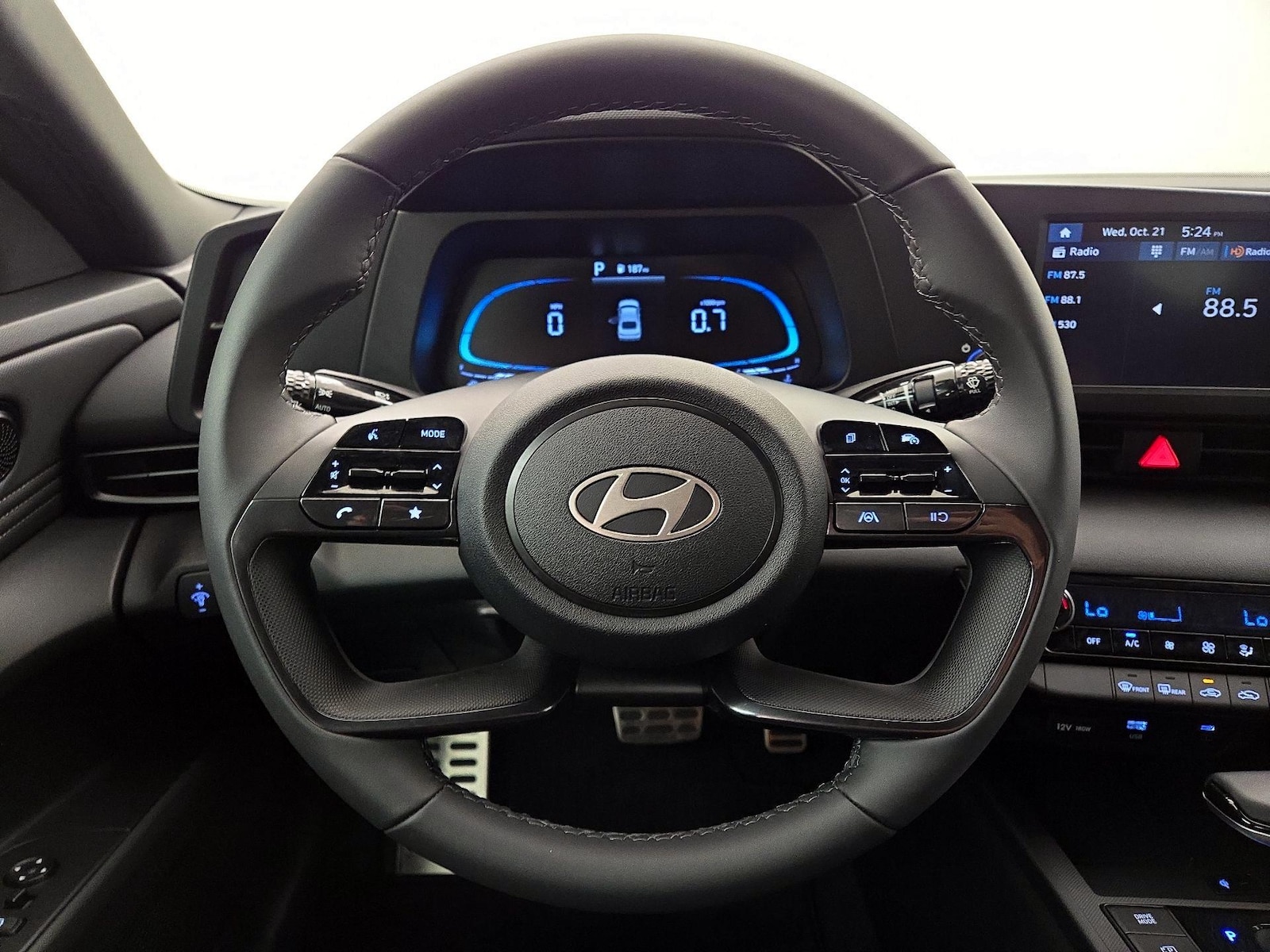 2025 Hyundai Elantra SEL - Photo 11