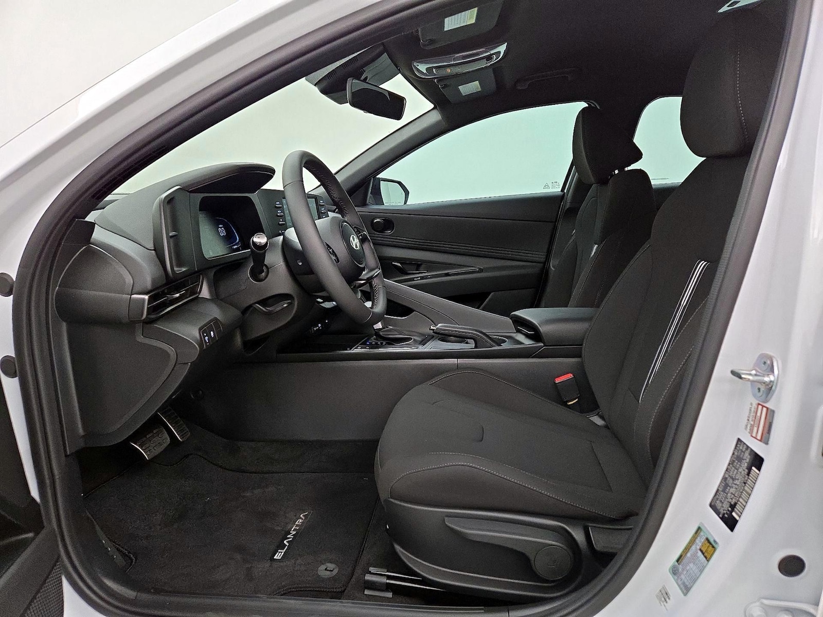 2025 Hyundai Elantra SEL - Photo 12