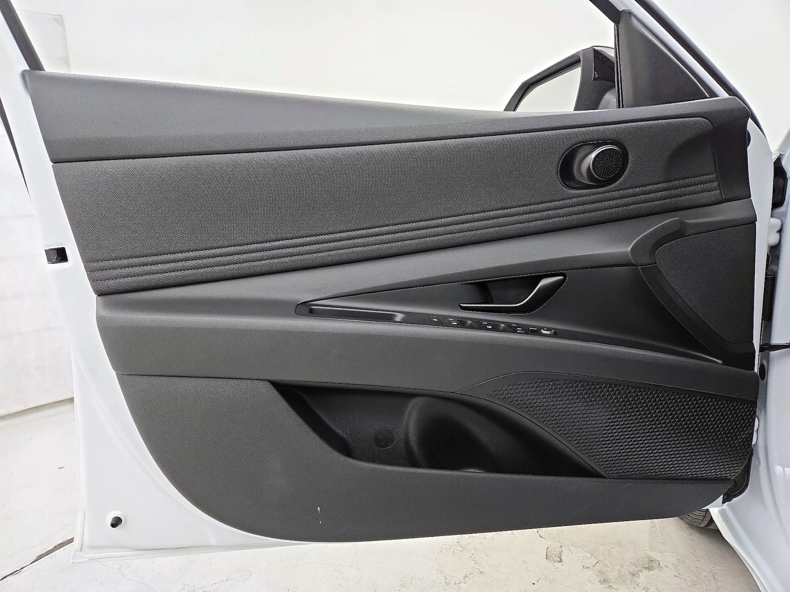 2025 Hyundai Elantra SEL - Photo 13
