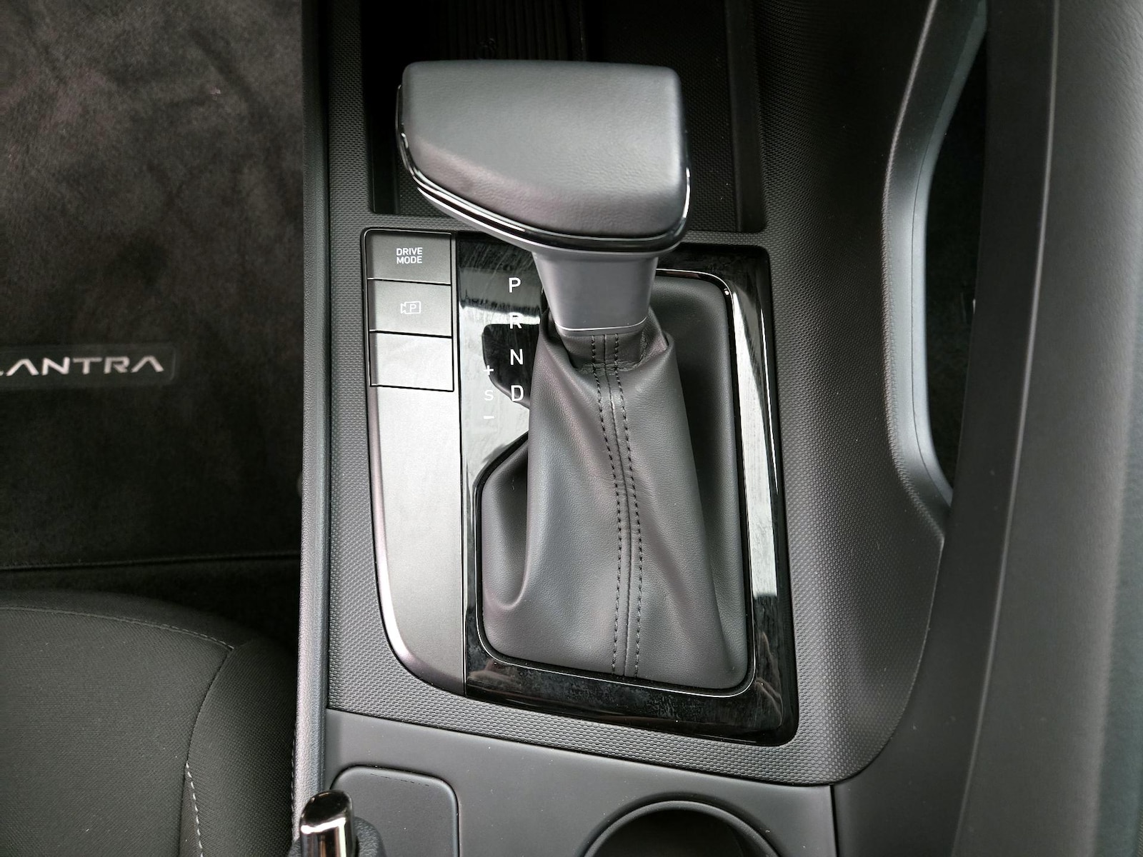 2025 Hyundai Elantra SEL - Photo 18
