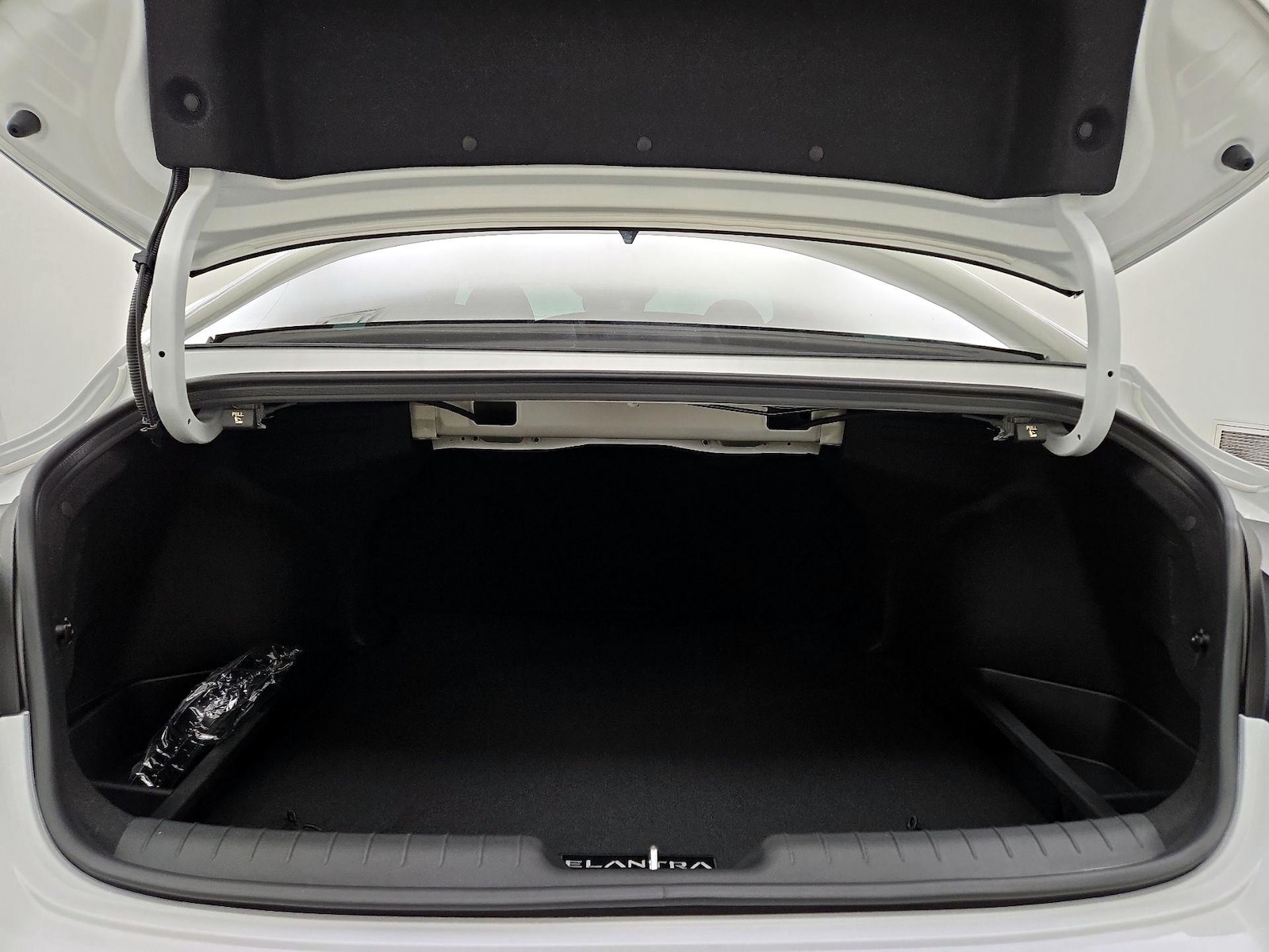 2025 Hyundai Elantra SEL - Photo 21