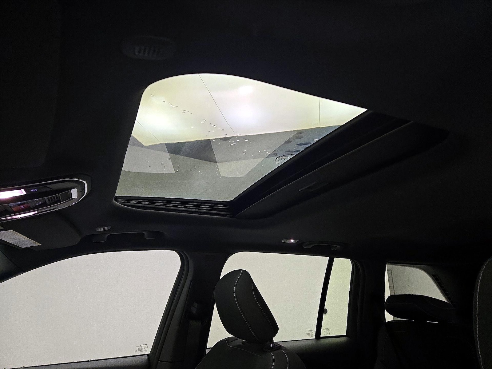 Sunroof(s) & Overhead Airbags