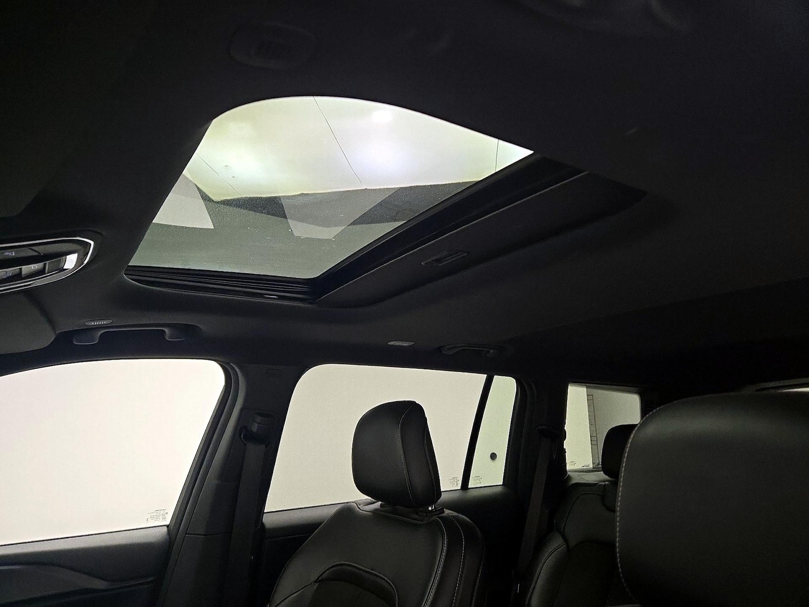 Sunroof(s) & Overhead Airbags