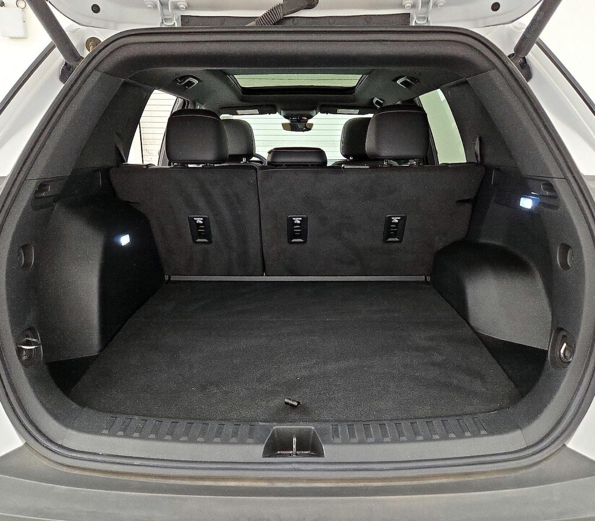 Trunk/Cargo (Seats Up)