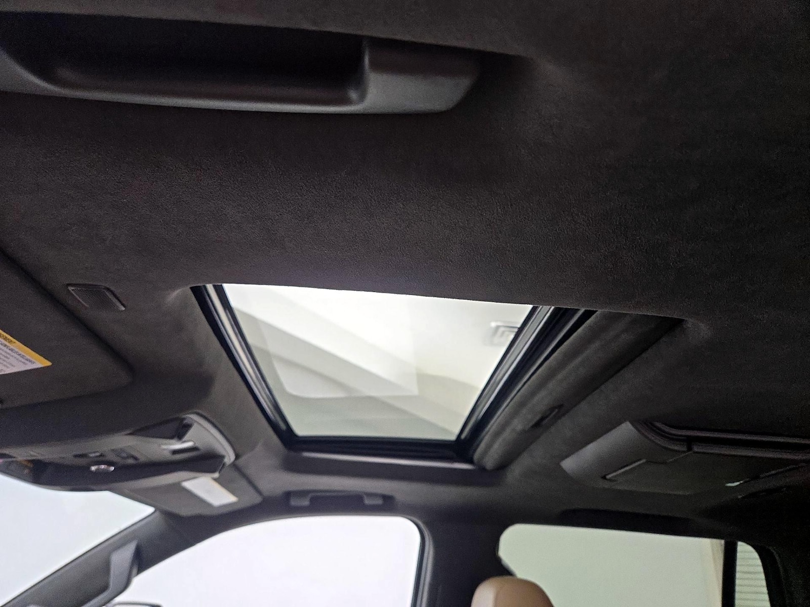 Sunroof(s) & Overhead Airbags