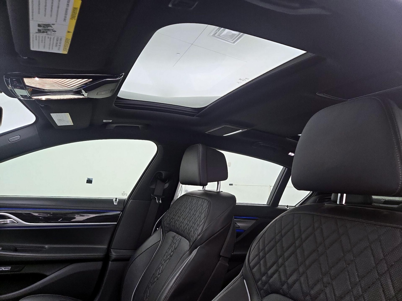 Panoramic Sunroof & Skylight(s)