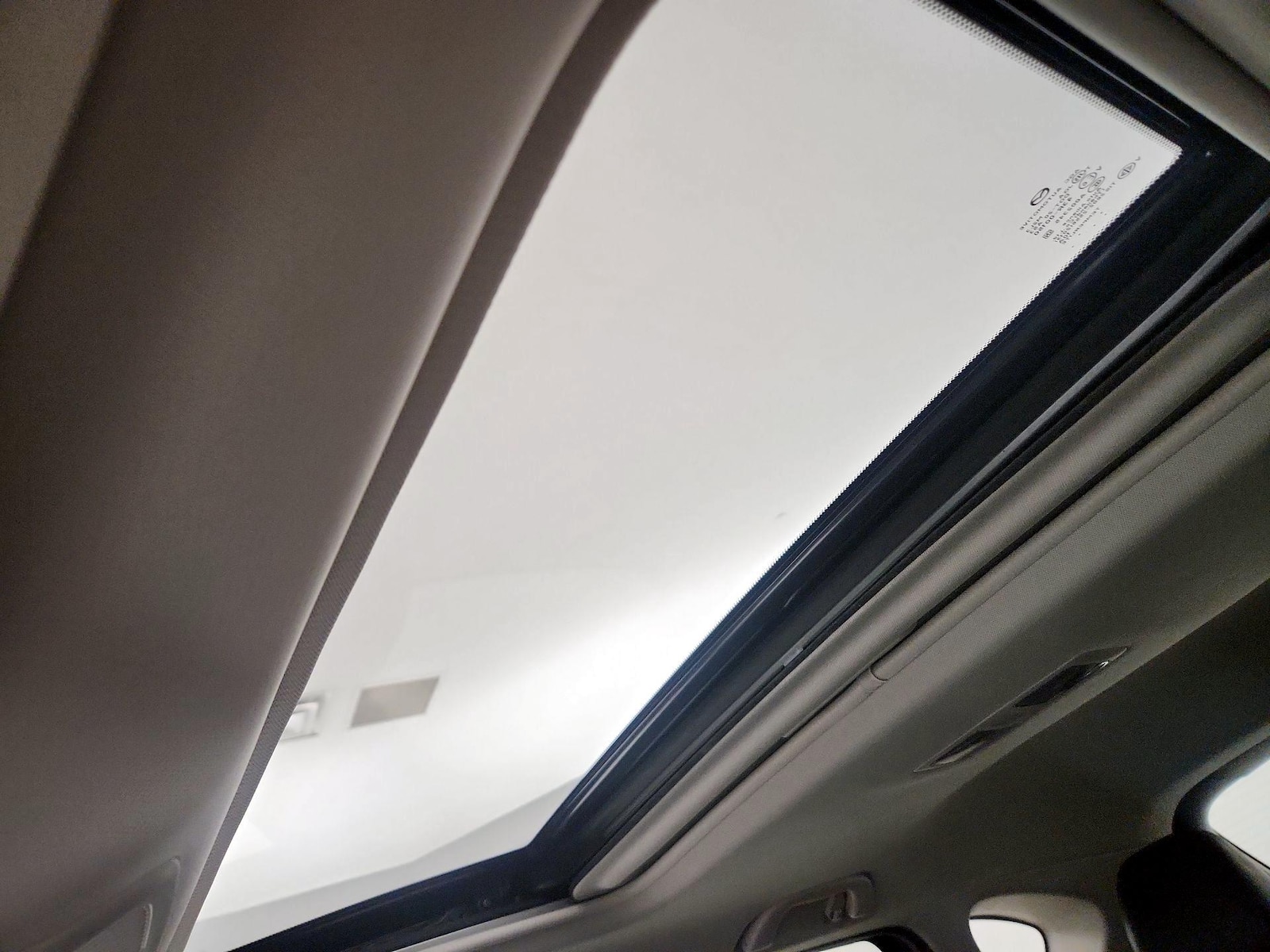 Sunroof(s) & Overhead Airbags