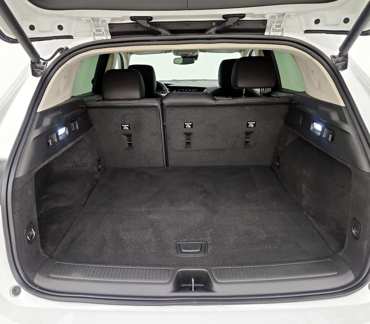 Trunk/Cargo (Seats Up)