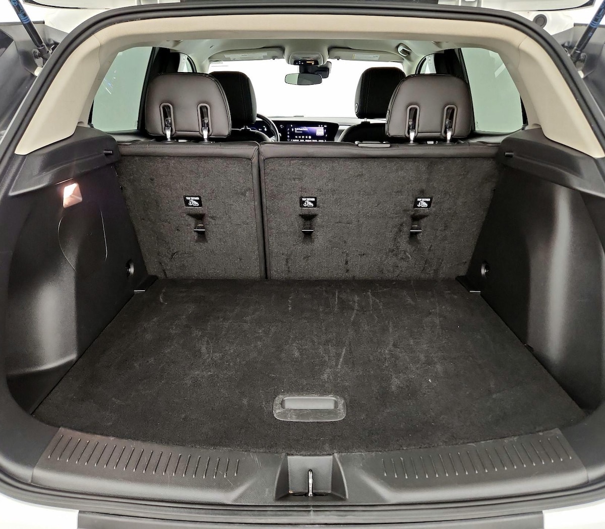 Trunk/Cargo (Seats Up)