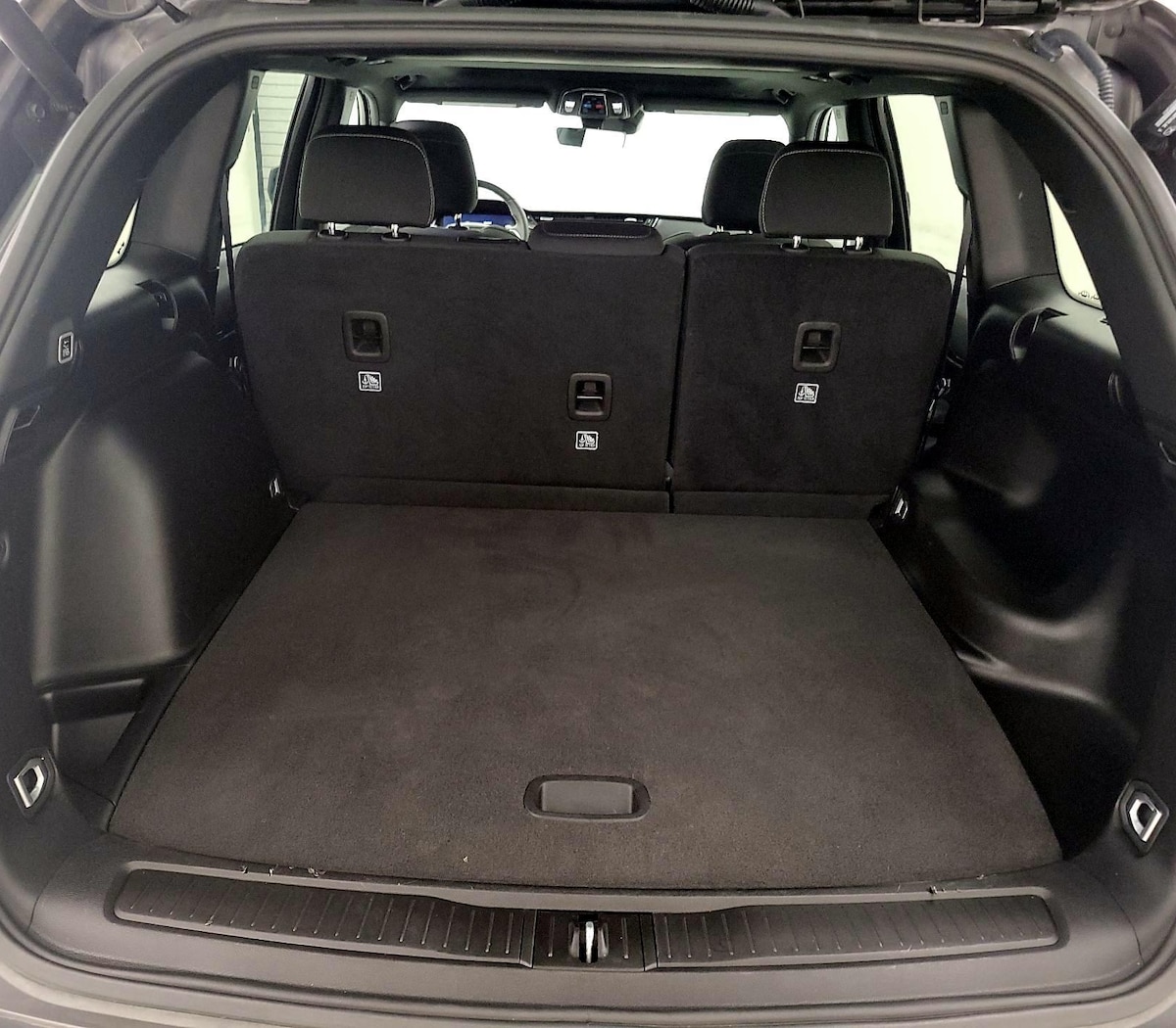 Trunk/Cargo (Seats Up)