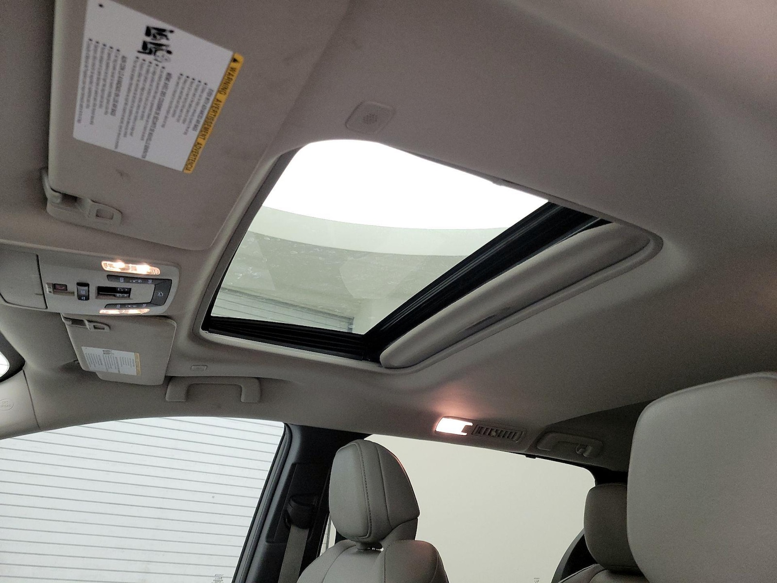 Sunroof(s) & Overhead Airbags