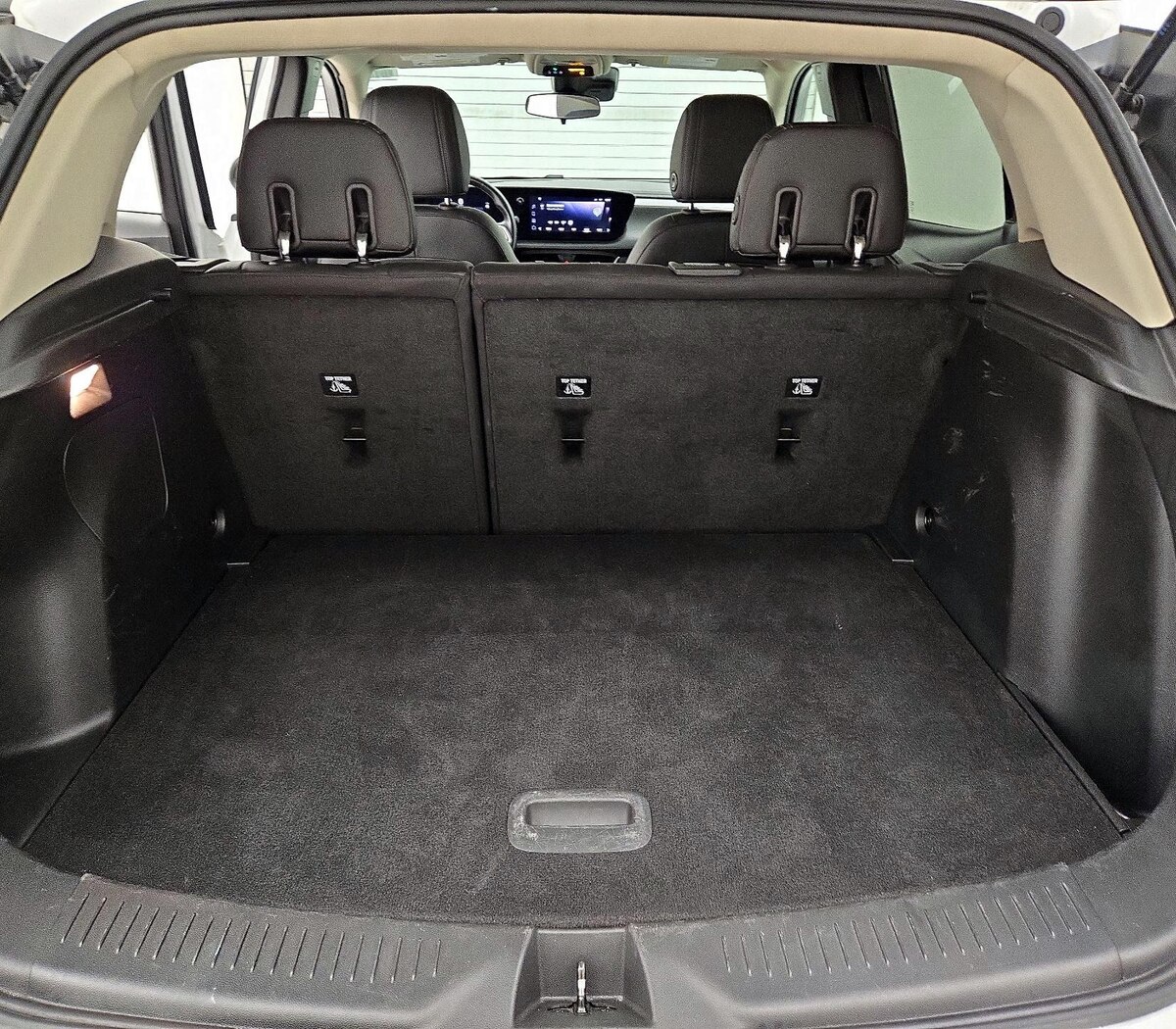 Trunk/Cargo (Seats Up)