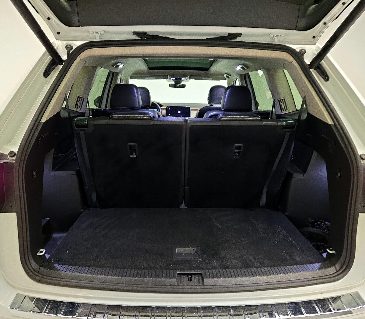 Trunk/Cargo (Seats Up)