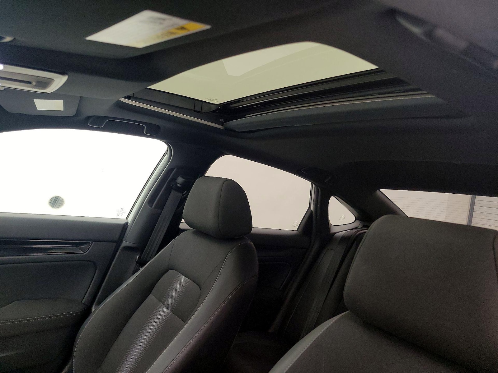 Sunroof(s) & Overhead Airbags