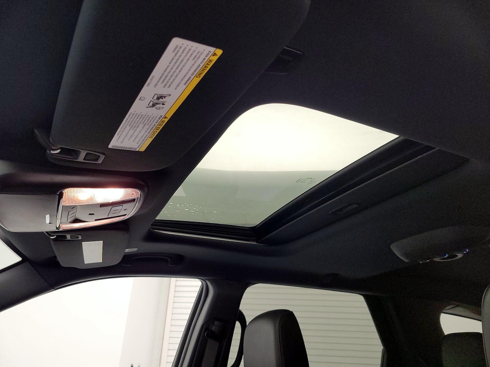 Sunroof(s) & Overhead Airbags