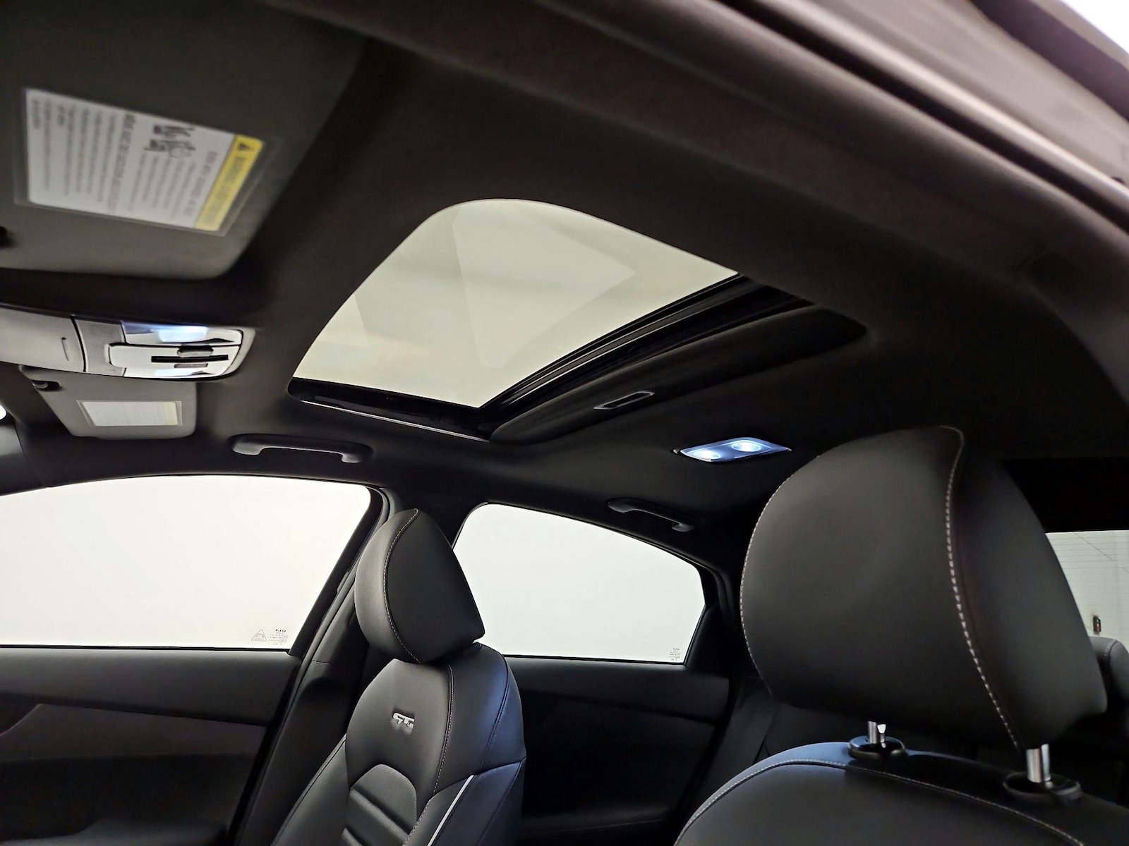 Sunroof(s) & Overhead Airbags