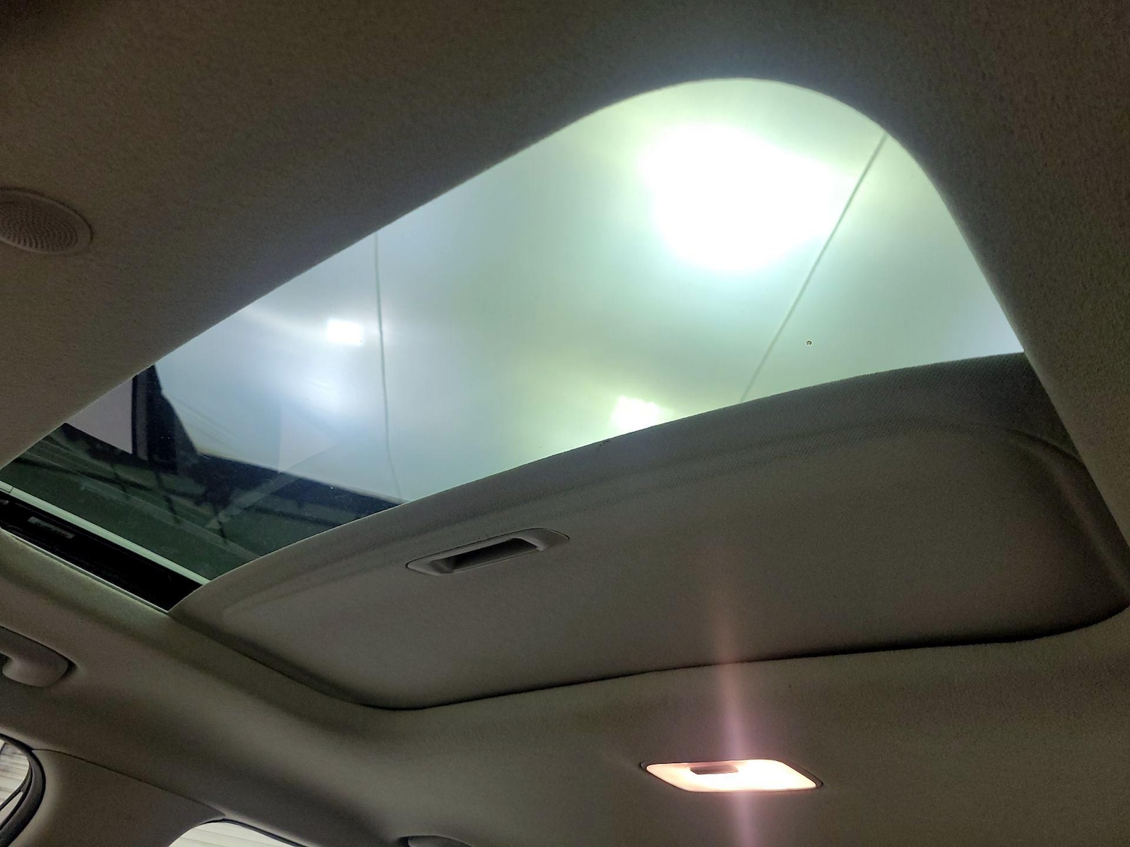 Sunroof(s) & Overhead Airbags