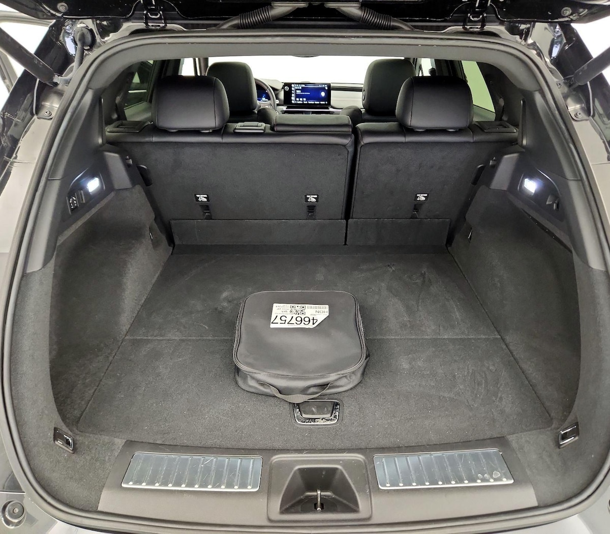 Trunk/Cargo (Seats Up)