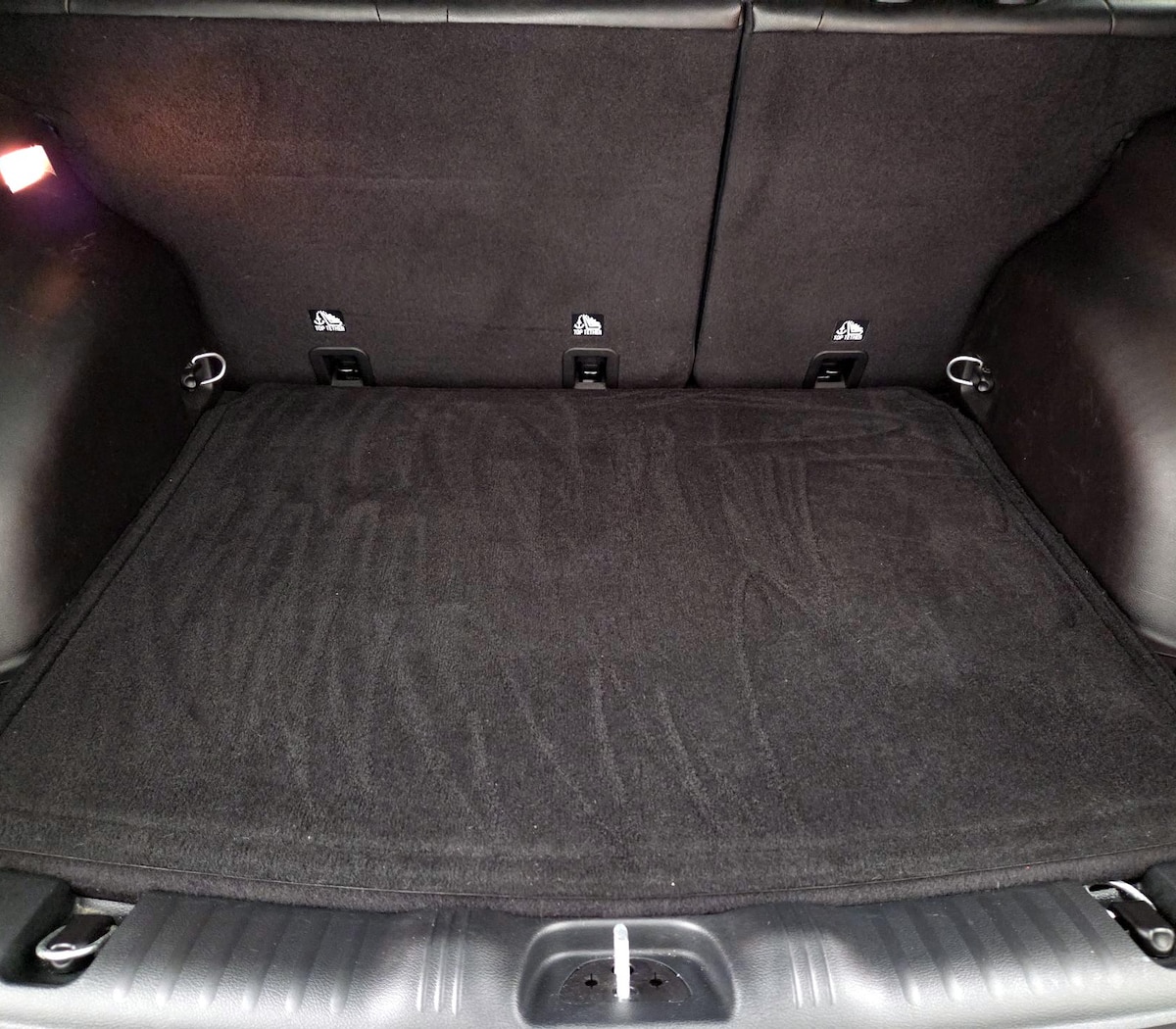 Trunk/Cargo (Seats Up)