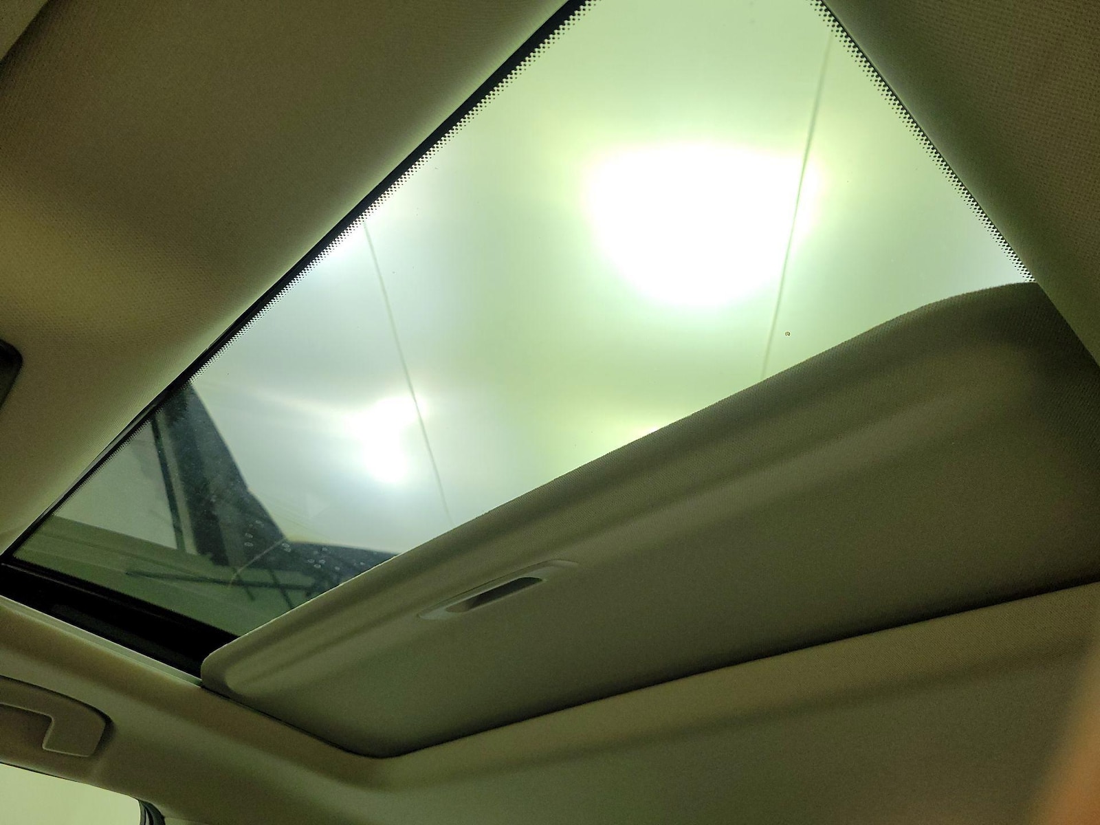 Sunroof(s) & Overhead Airbags