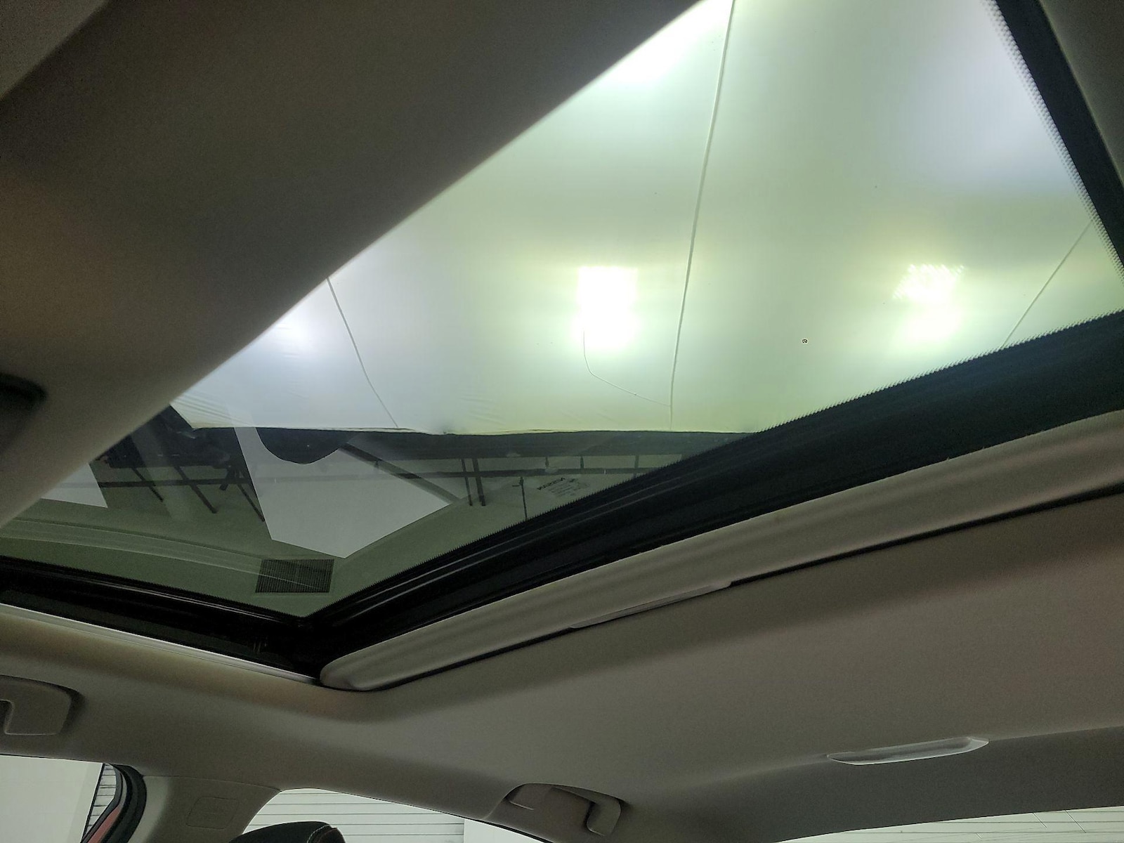 Sunroof(s) & Overhead Airbags