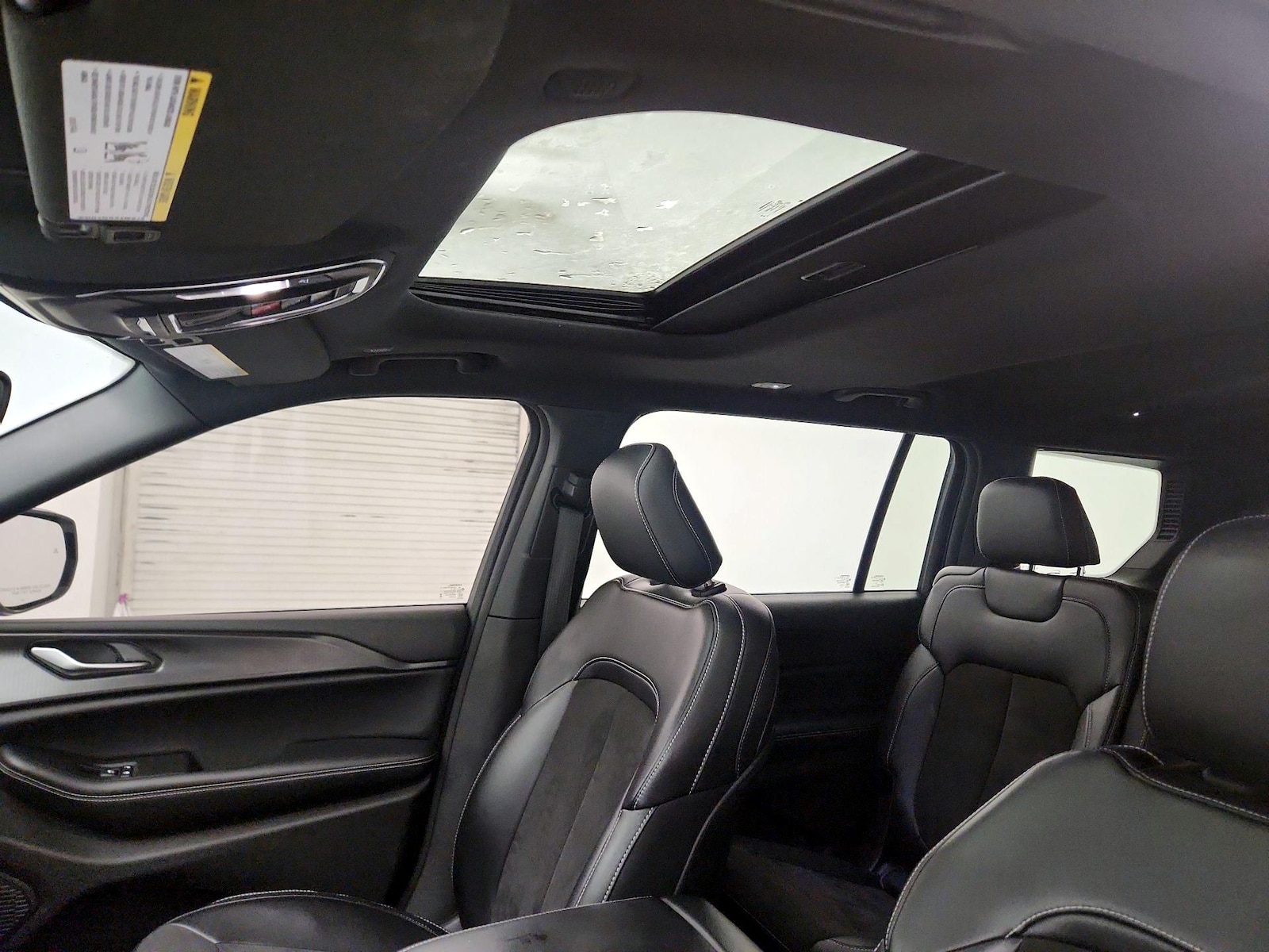Sunroof(s) & Overhead Airbags