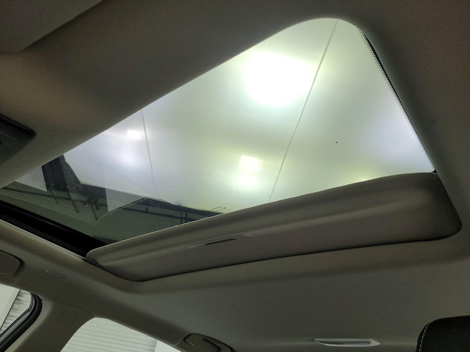 Sunroof(s) & Overhead Airbags